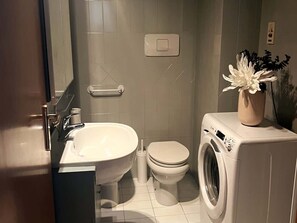 Bathroom - Stylish Apartment in Sempione (Milan)