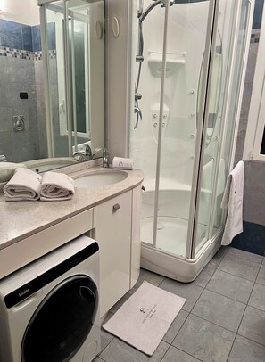 Apartment | Bathroom - Arts at Central Station (Sanremo)