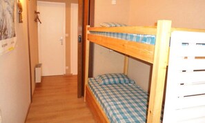 Room - Pleasant Studio for 5 People Facing South-east With a Large Balcony on the Ground Floor (Uvernet-Fours)