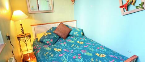 2 室のベッドルーム、客室ごとに異なる装飾、客室ごとに異なるインテリア、WiFi (無料)