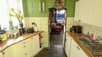 Cookware/dishes/utensils