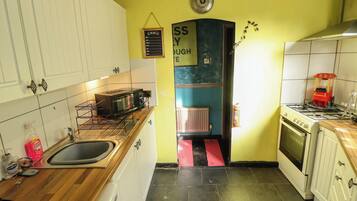 Cookware/dishes/utensils