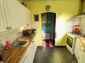 Batterie de cuisine, vaisselle et ustensiles