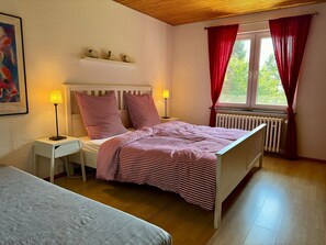 3 bedrooms, WiFi, bed sheets - Holiday Home 'Alpenblick' with Mountain View, Private Terrace and Wi-Fi (Rickenbach)