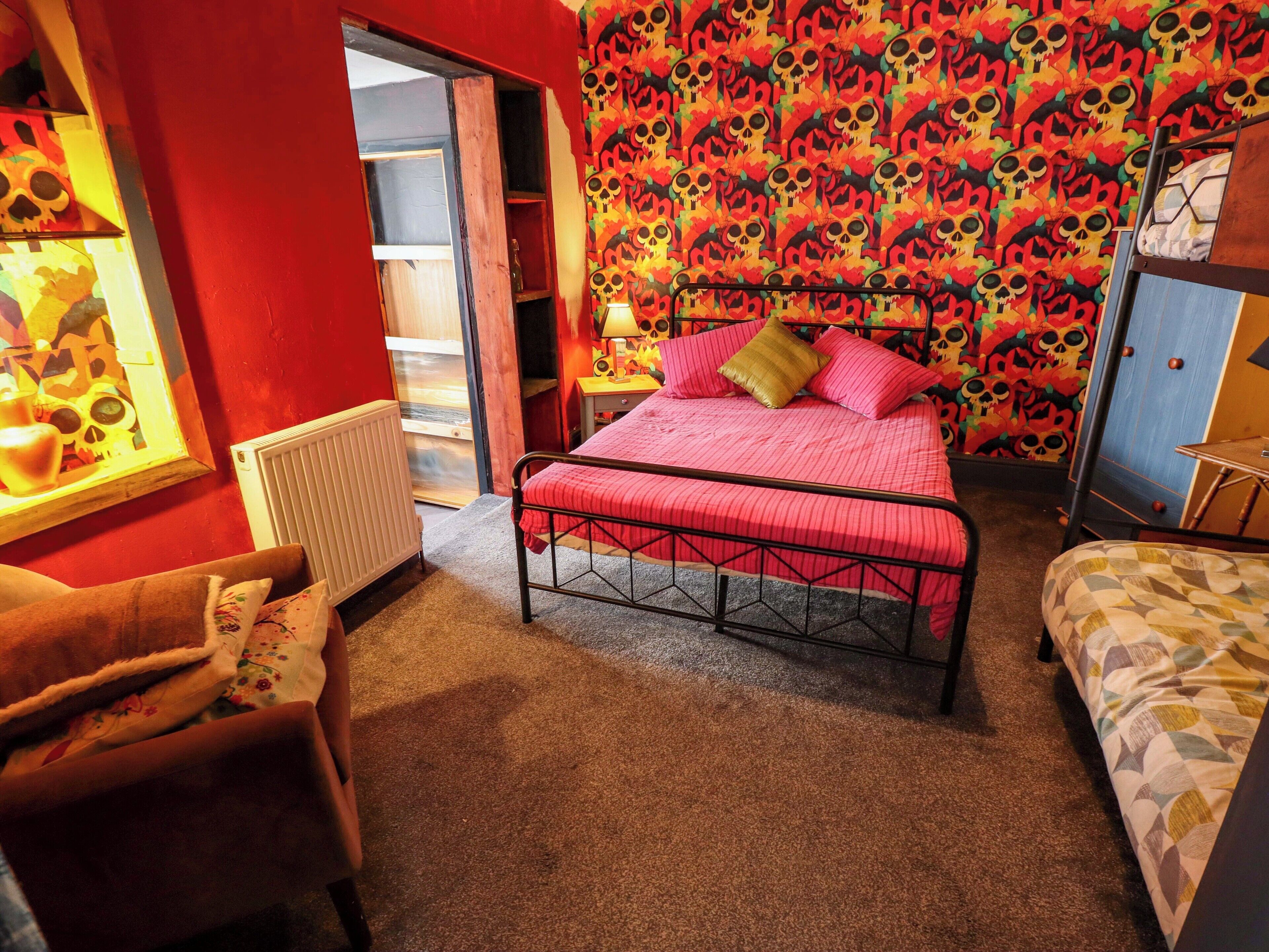 2 bedrooms, individually decorated, individually furnished, free WiFi