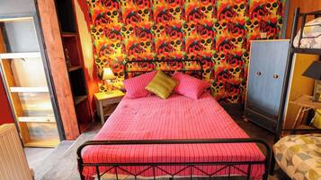 2 bedrooms, individually decorated, individually furnished, free WiFi