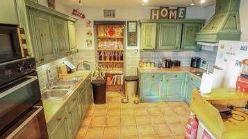 Cookware/dishes/utensils