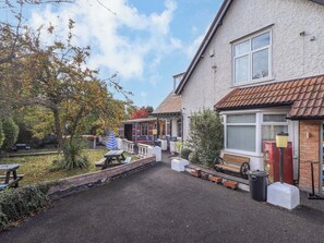 Outdoor dining - Telford Lodge (Skegness)