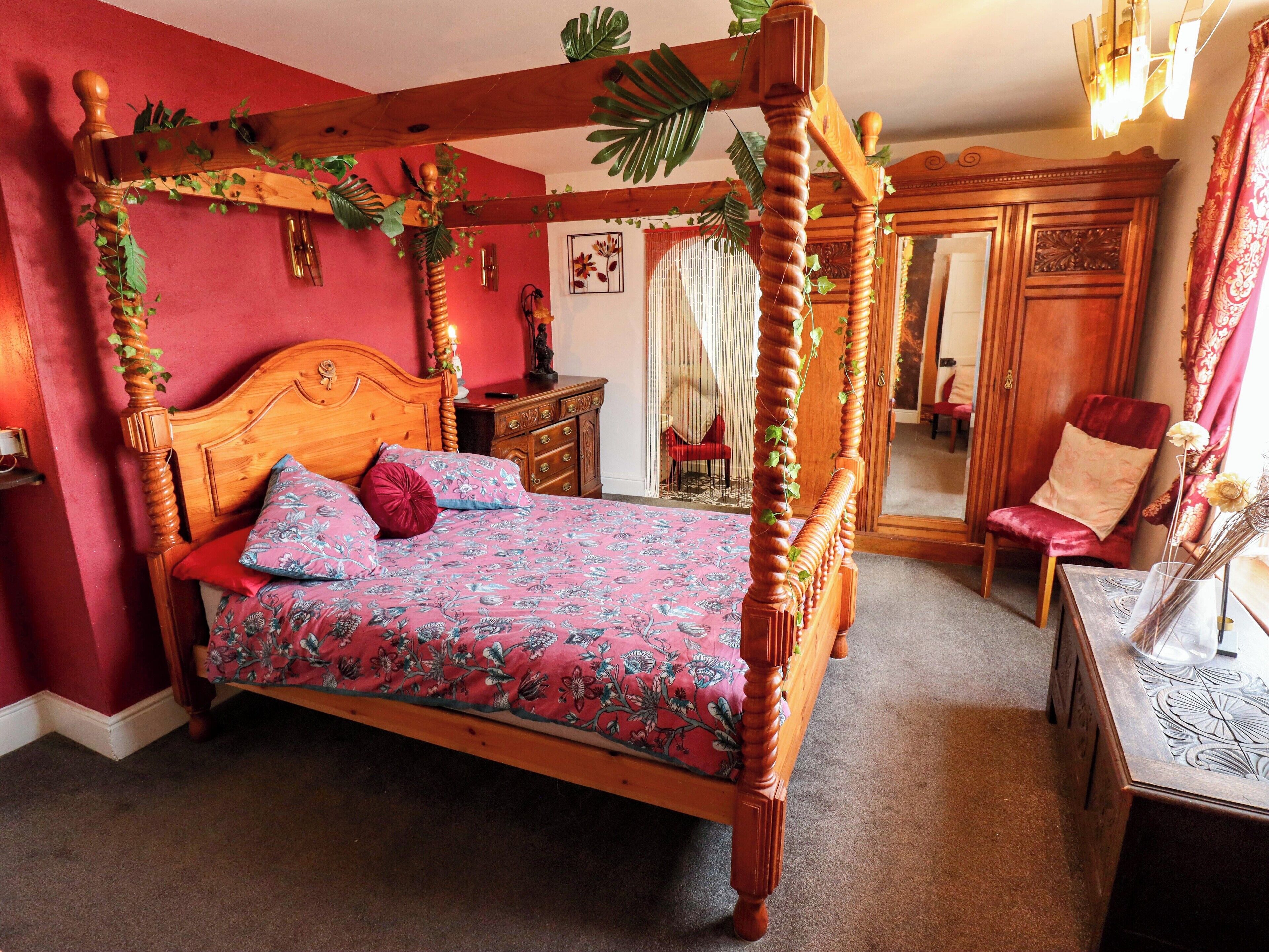 3 bedrooms, individually decorated, individually furnished, free WiFi