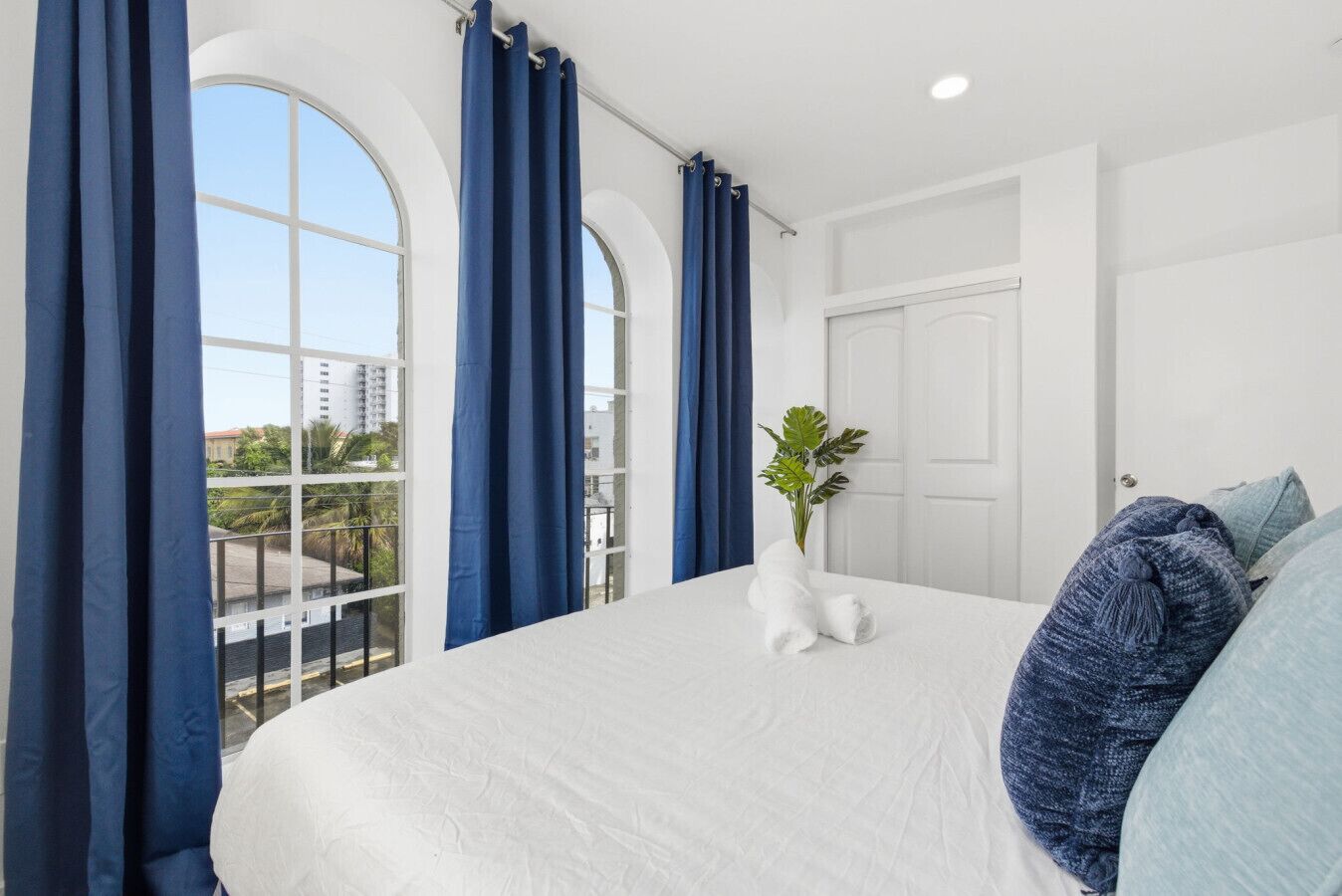 2 bedrooms, desk, iron/ironing board, WiFi