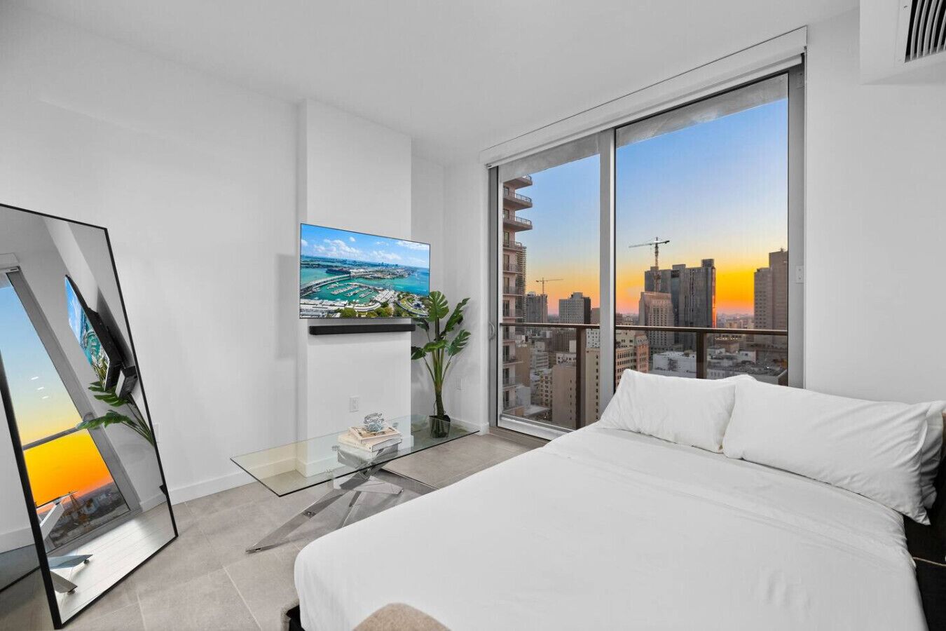 1 slaapkamer, een bureau, een strijkplank/strijkijzer, wifi