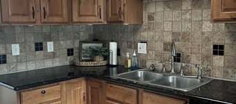 3-bedroom house in Grand View with AC