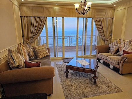 Living area. welcome sea view -families only