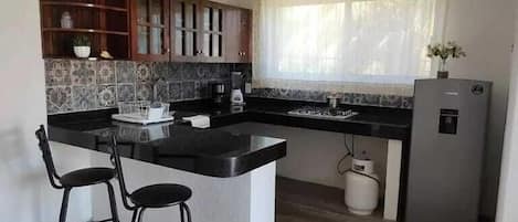 Cookware/dishes/utensils