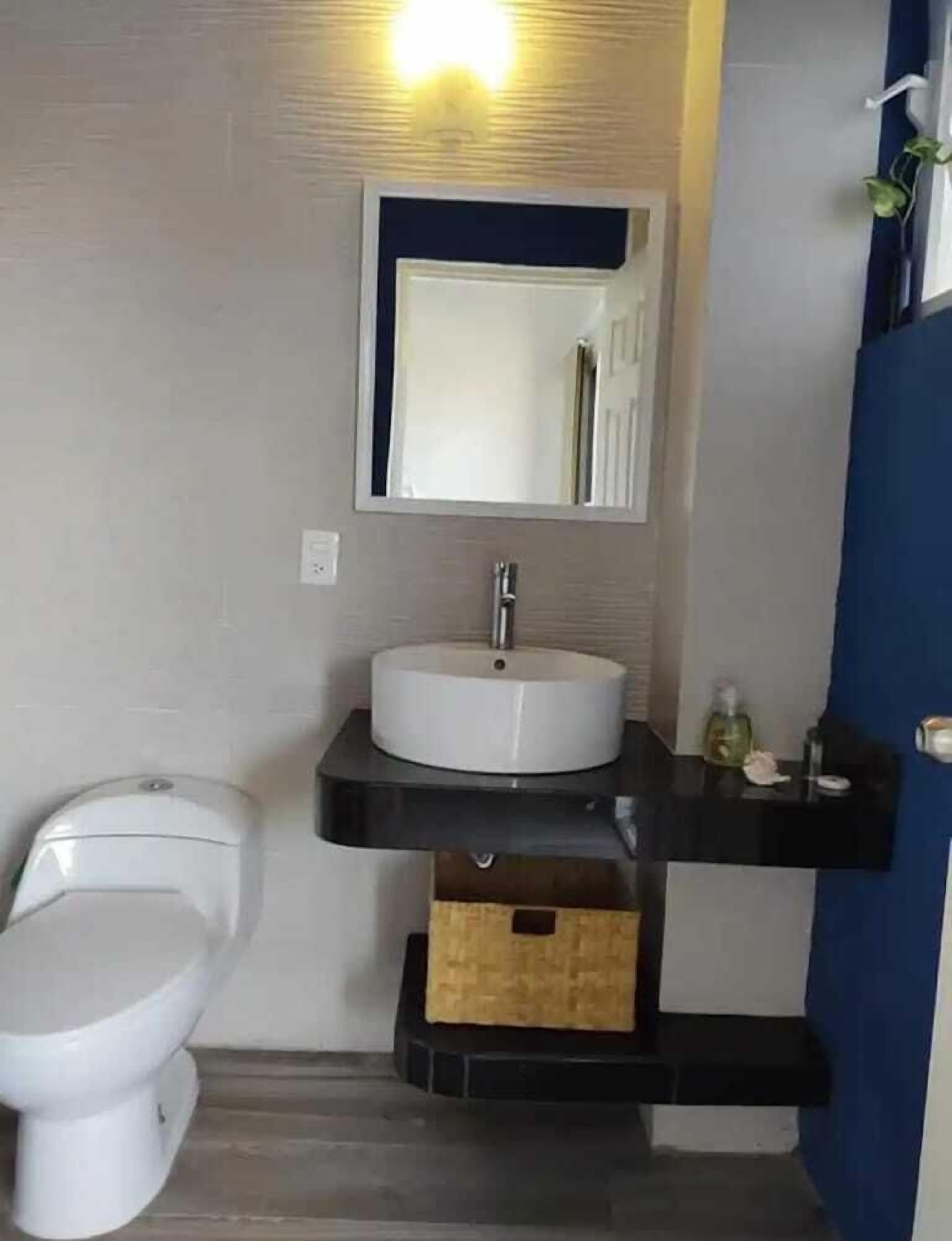 Superior-Doppelzimmer | Badezimmer | Dusche, kostenlose Toilettenartikel, Handtücher