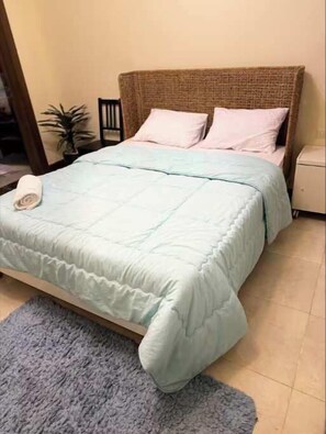 2 soverom, strykejern/-brett, internettilgang og sengetøy