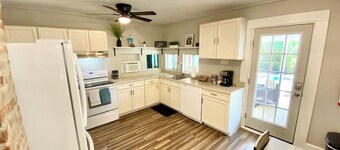 The Little Sandpiper - Charming Port Royal Cottage