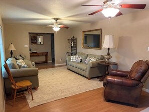 Télévision, cheminée