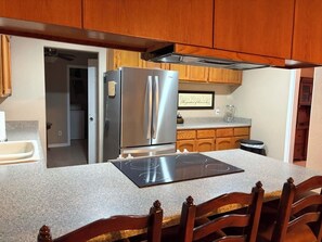 Micro-ondes, four, plaque de cuisson, lave-vaisselle