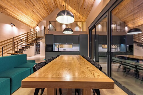 Blacksmith House - Stylish vacation home with spa & nature views