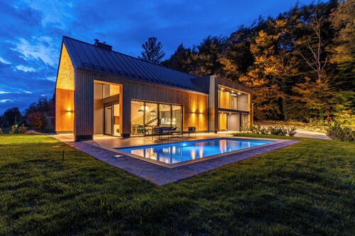 Blacksmith House - Stylish vacation home with spa & nature views