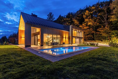 Blacksmith House - Stylish vacation home with spa & nature views