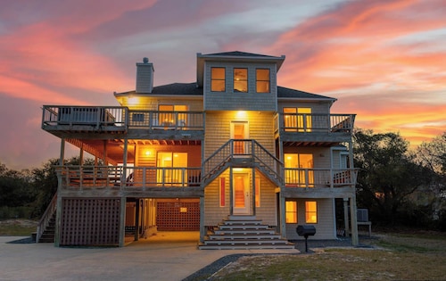 Coastal Comfort in Duck - Hot Tub, Pool Access & Steps to Beach Fun!