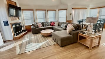 Televisión y chimenea