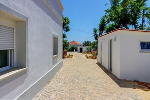 Exterior - Holiday Home 'Casa A'Venda' with Mountain View, Wi-Fi and Air Conditioning (Moncarapacho)