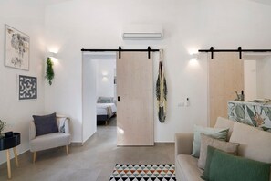 TV - Holiday Home 'Casa A'Venda' with Mountain View, Wi-Fi and Air Conditioning (Moncarapacho)