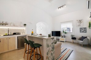 Interior - Holiday Home 'Casa A'Venda' with Mountain View, Wi-Fi and Air Conditioning (Moncarapacho)