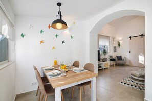Dining - Holiday Home 'Casa A'Venda' with Mountain View, Wi-Fi and Air Conditioning (Moncarapacho)