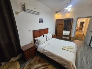 3 habitaciones, tabla de planchar con plancha y wifi
