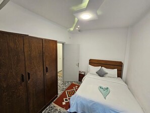 3 habitaciones, tabla de planchar con plancha y wifi
