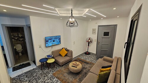 Alex Gate apartment - families only - 3 BR apt