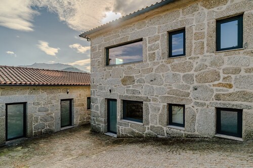 Casa Vilarinha Gerês: Holiday Home with Balcony and Wi-Fi
