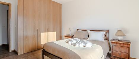 3 bedrooms, WiFi, bed sheets