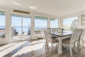 Dining - Beautiful House by Lake Simcoe (Innisfil)