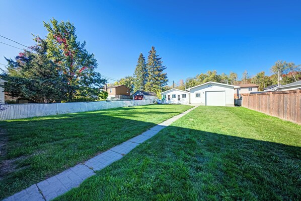 Property grounds - Beautiful House by Lake Simcoe (Innisfil)