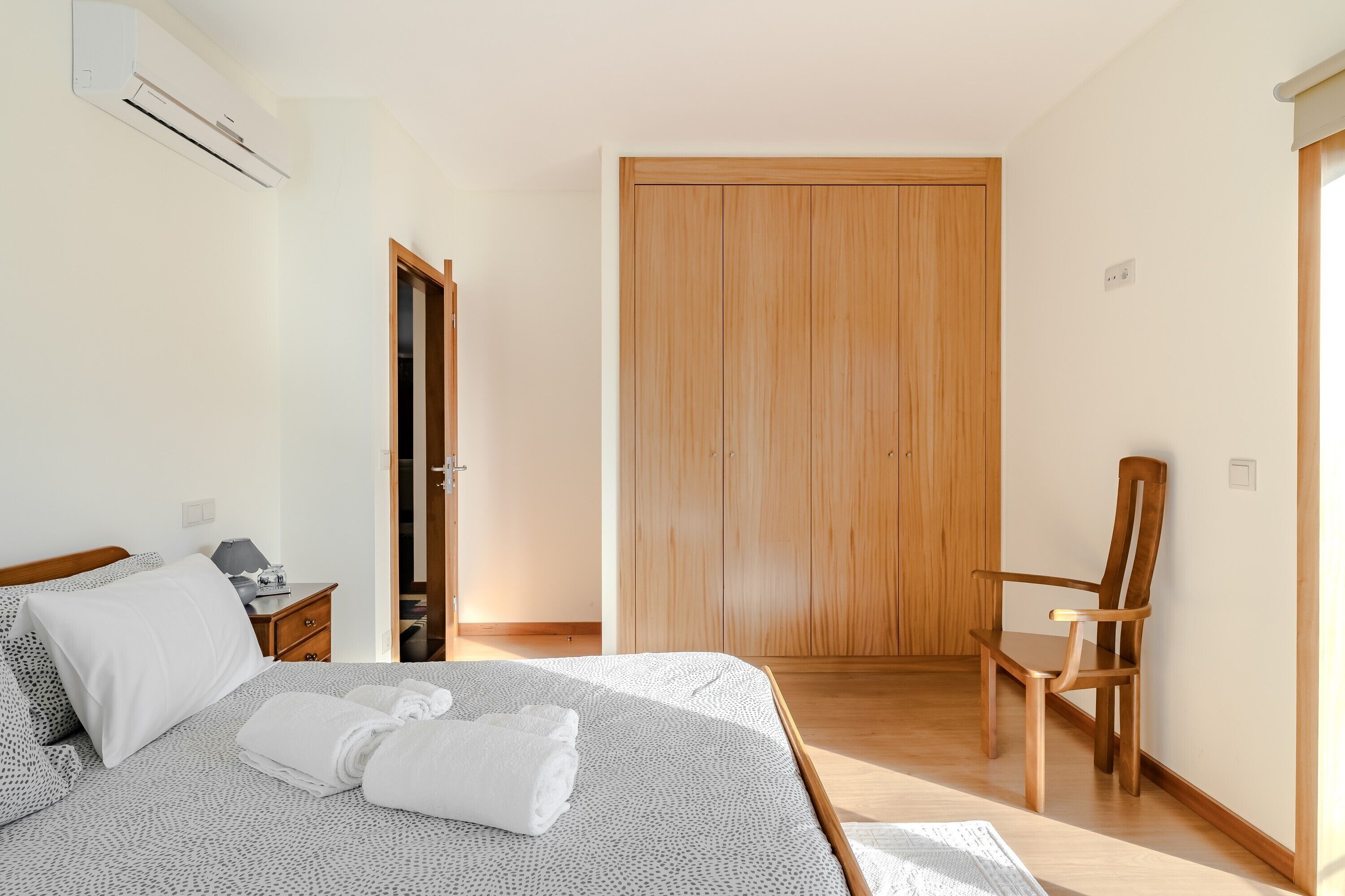 3 habitaciones, wifi, ropa de cama y acceso para silla de ruedas 