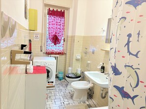 Hair dryer, bidet, towels, soap - Lambrate gleaner (Milano)