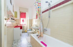 Hair dryer, bidet, towels, soap - Lambrate gleaner (Milano)