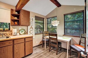 Interior - Balinese-Inspired 2nd Floor 1BR Hideaway in Victoria Park ~ 1.5 Miles to Beaches (Fort Lauderdale)