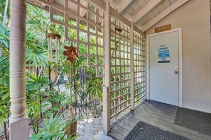 Exterior detail - Balinese-Inspired 2nd Floor 1BR Hideaway in Victoria Park ~ 1.5 Miles to Beaches (Fort Lauderdale)