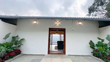 Luxury-Villa, 2 Schlafzimmer, eigener Pool, Bergblick | Schreibtisch, laptopgeeigneter Arbeitsplatz, kostenloses WLAN