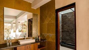 Villa, 1 Bedroom, Private Pool, Mountain View | Bathroom | Free toiletries, towels, soap, shampoo