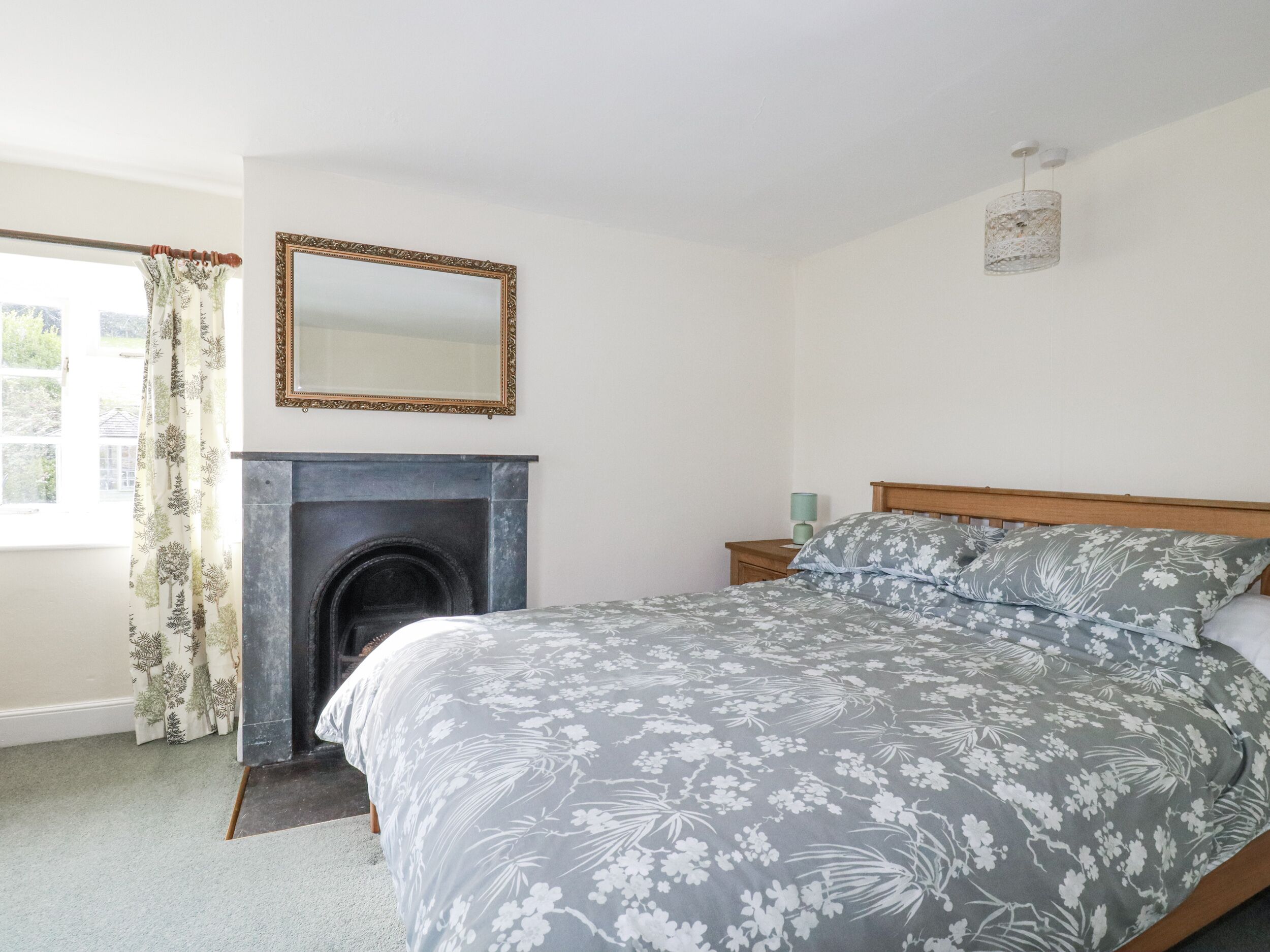 3 عدّة غرف نوم وبديكورات فريدة لكل غرفة وطراز فريد لكل وحدة