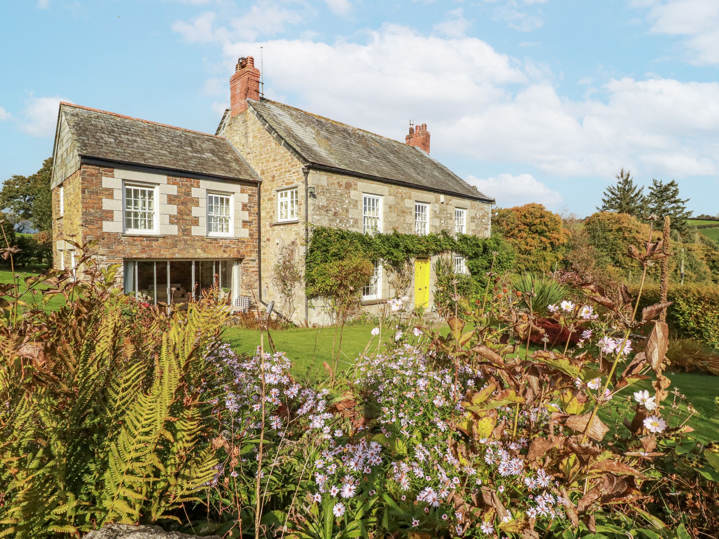 المنشأة من الخارج