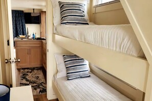 2 soverom, strykejern/-brett, internettilgang og sengetøy