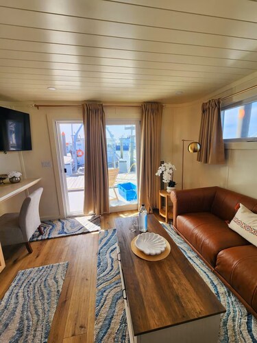 Blue Haven Houseboat